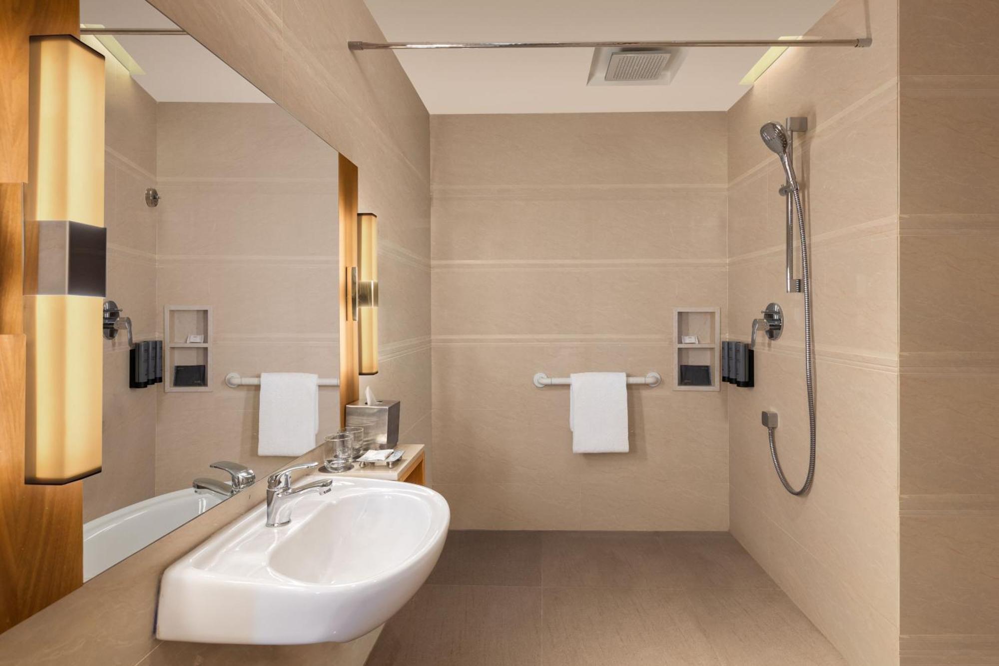Courtyard By Marriott Tiruchirappalli エクステリア 写真